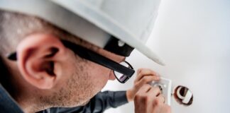 Czy pasażer motocykla musi mieć kask?